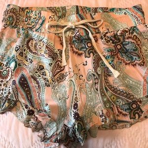 Pull on tie shorts small paisley